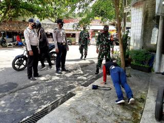 Petugas Gabungan TNI-Polri dan Pemerintah Terus Gencar Melaksanakan Yustisi