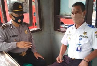 Tim Gabungan Polsek Rajadesa dan Pemdes, Tegakan Disiplin Protokol Kesehatan di Terminal
