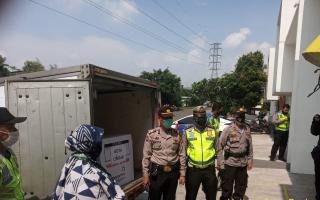 Polrestabes Bandung Polda Jabar Laksanakan Pengamanan Distribusi Vaksin Covid-19