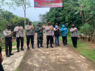 Karo SDM Polda Jabar Kombes Pol. Solichin, SH., Melakukan Peninjauan Kampung Tangguh Lodaya di Wilayah Hukum Polres Ciamis