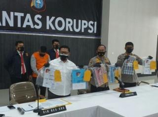 Sekcam Bina Widya Tertangkap Tangan Melakukan Pungli Urus SKGR Oleh Polda Riau