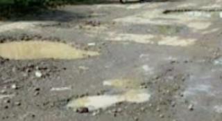Habiskan APBD Miliaran Rupiah, Jalan Rusak di Simpang Anjing Pangkalan Kerinci Ganggu Mobilitas Warga