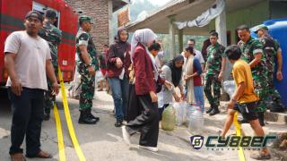 Kodim 0623/Cilegon dan Untirta Bersinergi Salurkan Air Bersih untuk Warga Tembulun