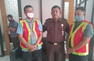 Korupsi Dana Desa Dan BUMDes, Dua Tersangka Di Tahan Kejari Lamongan.