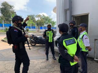 Sampaikan Pesan Kamtibmas, Sat Brimob Polda Jabar Sambangi Perum Green Apple