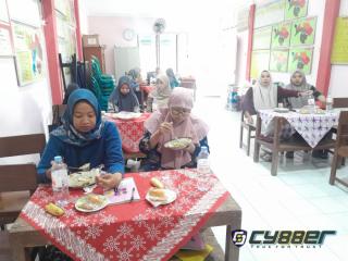 Wujudkan Kehamilan Sehat, Pemdes Klepu Gelar Kelas Ibu Hamil dan Makan Gizi Bersama