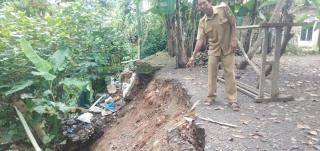 Akibat Longsor Rumah Samirah Nyaris Terancam