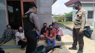 Cegah Covid-19, Polres Indramayu Polda Jabar Gencar Edukasi Sosialisasi 3M Kepada Warga
