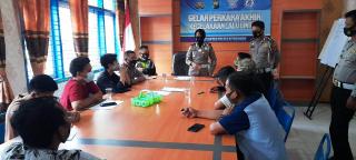 Viral Aksi Joget di Traffic Light Sarworini Situbondo,Kasat Lantas Berikan Arahan Pada Beberapa Remaja