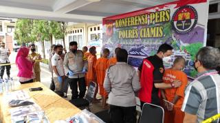 Dua Orang Tersangka Perjudian Togel Hongkong di Wilayah Pangandaran Diamankan Sat Reskrim Polres Ciamis Polda Jabar