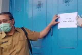 Penutupan Sementara Operasional Pelayanan Klinik dan Apotik Oleh Dinkes Kota Cirebon Setelah Pemiliknya Terkonfirmasi Covid-19