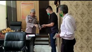 Masyarakat Mesuji Serahkan Senpi ke Polres Mesuji, Bukti Akan Kesadaran Kepemilikan Senpi Ilegal