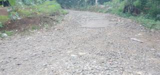 Jalan sekolah SMAN Gulip Hancur, Banyak Siswa Pengguna Jalan Jatuh Saat Mengendarai Motor