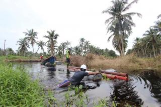 Meriahkan HUT RI Ke-75, Gubernur Riau Resmikan Penyalaan Listrik 8 Desa Berlistrik di Indragiri Hilir
