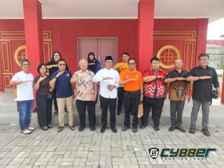 Matakin Apresiasi Klaten atas Klenteng Konghucu Pertama, Bupati Terima Penghargaan Kerukunan