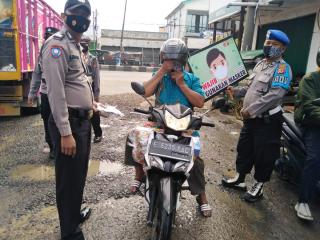 Polres Indramayu Polda Jabar Laksanakan Ops Yustisi Dalam Rangka Penanganan Covid-19 di Kawasan Jalan Umum