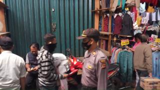 Polres Sumedang, Ingatkan Pembeli dan Pedagang di Pasar Tanjungsari Patuhi Protokol Kesehatan