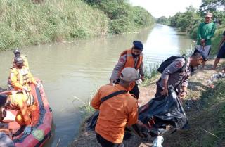 Team Sar Sat Brimob Polda Jabar Temukan Korban Anak Yang Tenggelam di Sungai