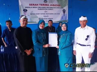 Serah Terima Jabatan Kepala Desa PAW Cikajang Resmi Digelar
