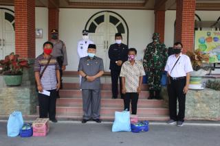 Pemkab OKU Memberikan Bantuan Kepada Korban Kebakaran Rumah di Desa Bunga Tanjung