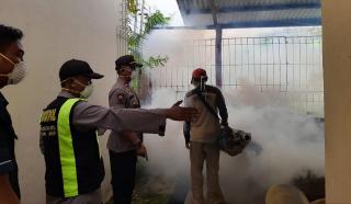 Tim Urkes Polres Indramayu Lakukan Penyemprotan Fogging
