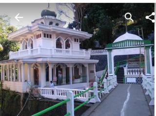 UU RUSMANA,SH Wakil KetUa Karang Taruna Desa Pamijahan Harapkan Pemerintah Daerah Lakukan Penyemprotan Disinfektan