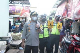 Kapolres Situbondo Siaran Keliling di Pasar Tradisional, Himbau Masyarakat Pakai Masker