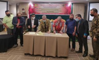 AAI dan PWI Riau Tanda Tangani MoU