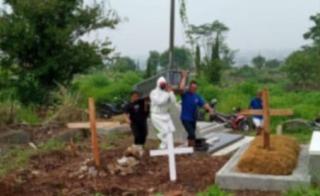 Dengan Anggaran 4 Milyar, Petugas Pikul Jenazah Covid-19 TPU Cikadut, Harapkan APD sesuai SOP