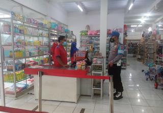 Tekankan Prokes, Personel Polres Majalengka Polda Jabar Sambangi Minimarket