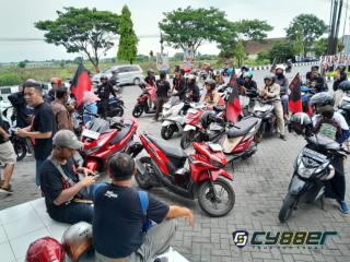 Warga Solo Sambut Kepulangan Mantan Presiden RI Jokowi 