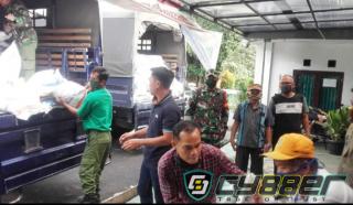 Pemdes Sukaharja Terima Bantuan Beras Dari Dinsos Untuk Warga Terdampak Covid-19