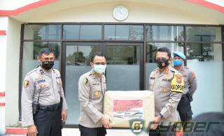 Kapolres Indramayu Berikan 150 Pakaian APD Untuk RS Bhayangkara Indramayu