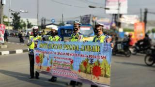 Putus Penyebaran Covid-19, Dit Lantas Polda Jabar Beri Penyuluhan PPKM Darurat
