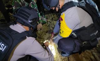 Unit Penjinak Bom Gegana Sat Brimob Polda Jabar Berhasil Mengamakan Mortir Aktif Temuan Warga di Karawang