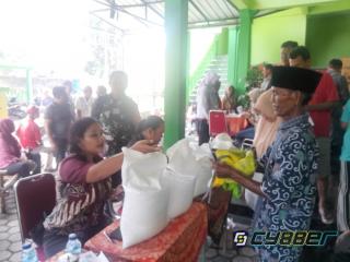 528 Keluarga di Desa Delanggu Terima Bansos Beras dan Minyak Goreng