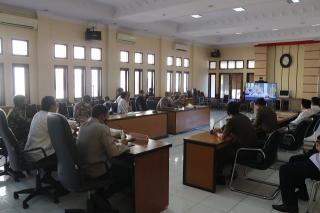 Polres Majalengka Polda Jabar Bersama Forkopimda Mengikuti Vicon Rapat Lintas Sektoral Ops Ketupat Tahun 2021