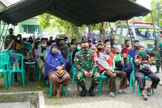 Danrem 062/Tn Meninjau Program Pelaksanakan Vaksinasi hari ke 2 Bagi Purnawirawan, Isteri dan Warakawuri 