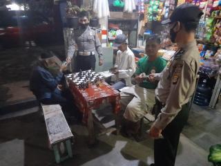 Petugas Gabungan PPKM Mikro Kecamatan Pataruman Melaksanakan Himbauan dan Penegakan Disiplin Protokol Kesehatan dan Bagikan Masker