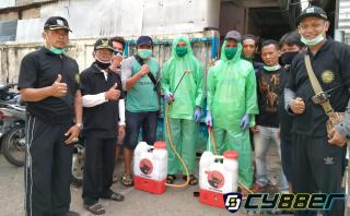 Ranting PDIP Pulogadung Melakukan Kegiatan Penyemprotan Disinfektan