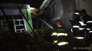 Diduga Akibat Korsleting Listrik, Sebuah Rumah Hangus Terbakar