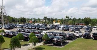 Pendataan Mobil Dinas di Kantor Bupati Pelalawan oleh Petugas Aset
