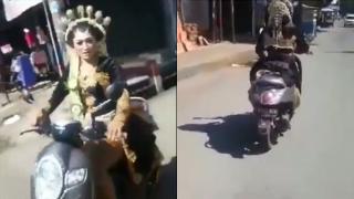 Seorang Perempuan Berbusana Pengantin Gunakan Motor, Jemput Mempelai Pria yang Ketiduran