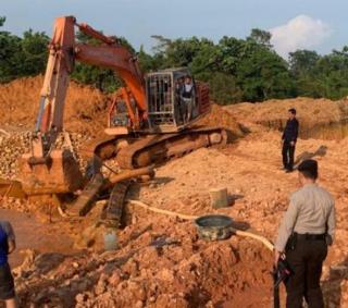 Polres Kuansing Amankan Excavator di Tambang Emas Ilegal