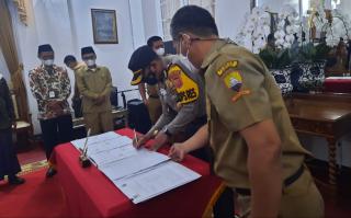 Kapolres Sumedang Tanda Tangani NPHD dan BAST Kabupaten Sumedang Senilai 42 Miliar
