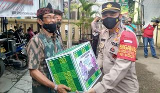 Kapolsek Baleendah Bagikan Bingkisan Kepada Purnawirawan TNI dan Polri