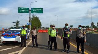 Polres Purwakarta Laksanakan Intruksi  Ingatkan Kepada Para Pemudik Harus Melengkapi SIKM