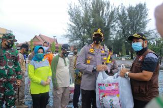 Untuk Meningkatkan Kewaspadaan Terhadap Bahaya Virus Covid 19, Pemko Dumai Bersama Instansi Terkait Canangkan Penggunaan dab Pembagian Masker