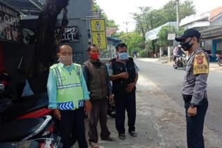 Cegah Covid 19, Bhabinkamtibmas Polsek Sukahaji Polres Majalengka Polda Jabar Sambangi Pangkalan Ojek, Sosialisasikan 3M