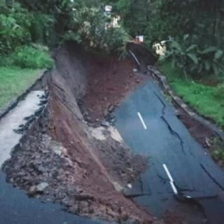 Putusnya Jalan Kebumen Menuju Wonosobo Akibat Amblas Sepanjang 25 Meter
